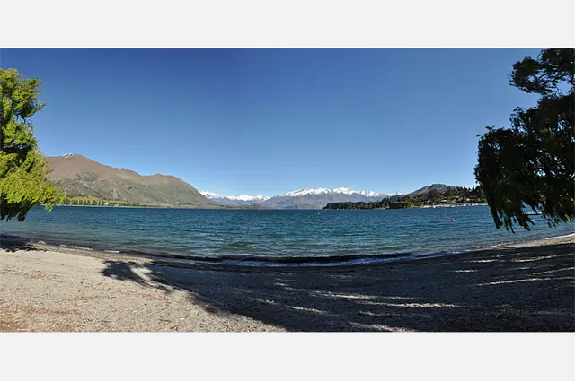 Leaving Wanaka mid-morning and taking in its fantastic lakeside views