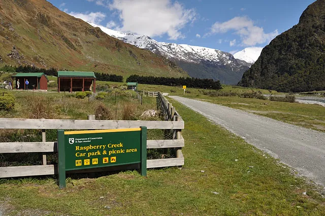 After 1.5 hours drive, we arrive at the Raspberry Creek car park and get the backpacks sorted