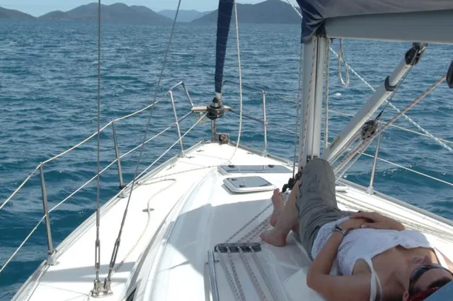 After a good scuba dive on the north of Daydream Island we head south to Long Island for the evening