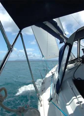 Setting out from Airlie Beach (again!) in this bigger 39 foot Beneteau Cyclades