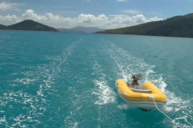 Sailing up through the Hunt Channel