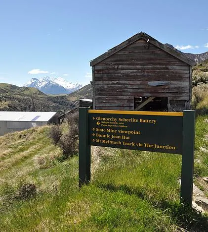 The first feature on the walk is the scheelite mine. We were a bit pushed for time so didn't have a look round
