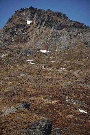 Looking up to McIntosh Hut and the summit. Tempting to climb it, but it was a long way down so we carried on