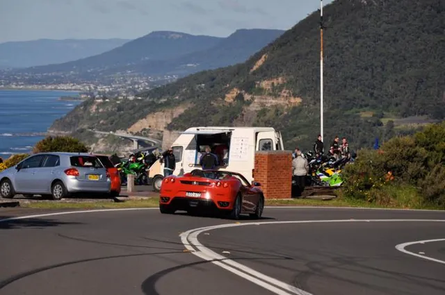 The F430 snaking past the Otford Lookout