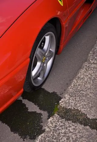 Technical problems on the way back ... the F355 blows a cooling hose
